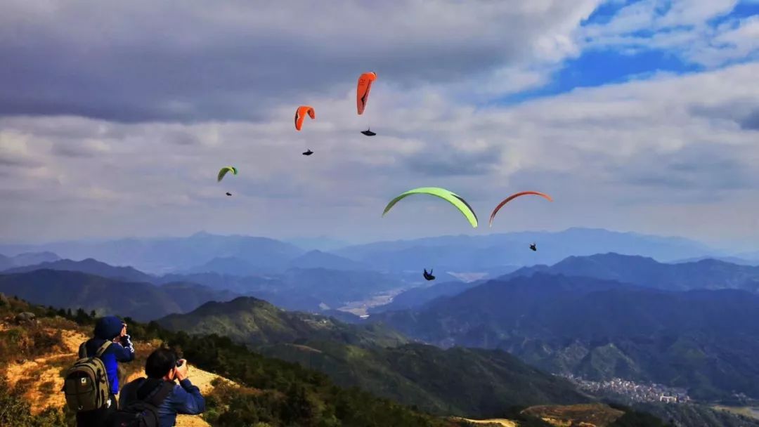安基山滑翔伞基地是台州首个也是唯一一个滑翔伞基地.