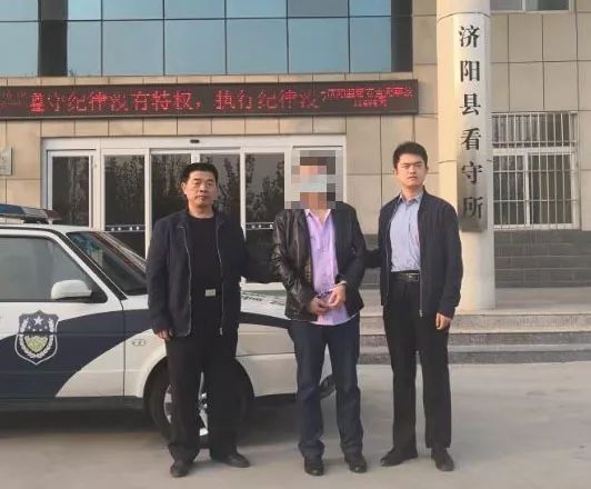 近日,区公安局抓获一名涉嫌合同诈骗罪的逃犯周某枫(男,45岁,济阳区