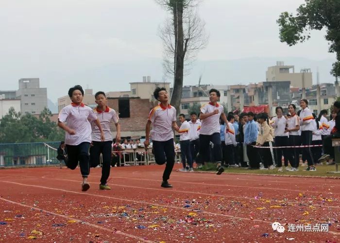 连州慧光中学第九届田径运动会开幕盛况!致青春