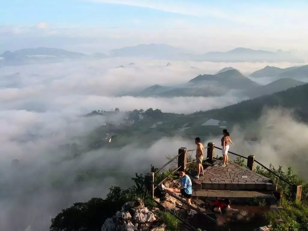 还是川流不息的湟川是云雾环绕的巾峰山是什么样子