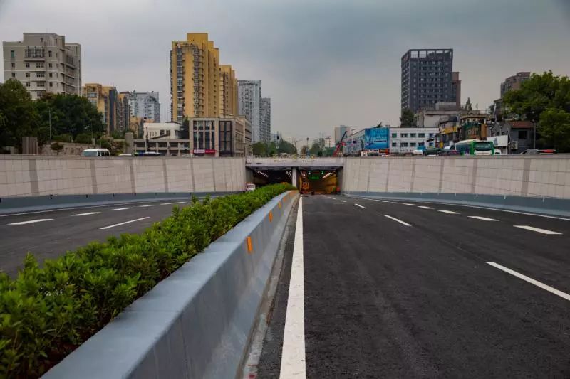 奔走相告了!杭州文一路隧道明早10点试通车,城西人民热泪盈眶中