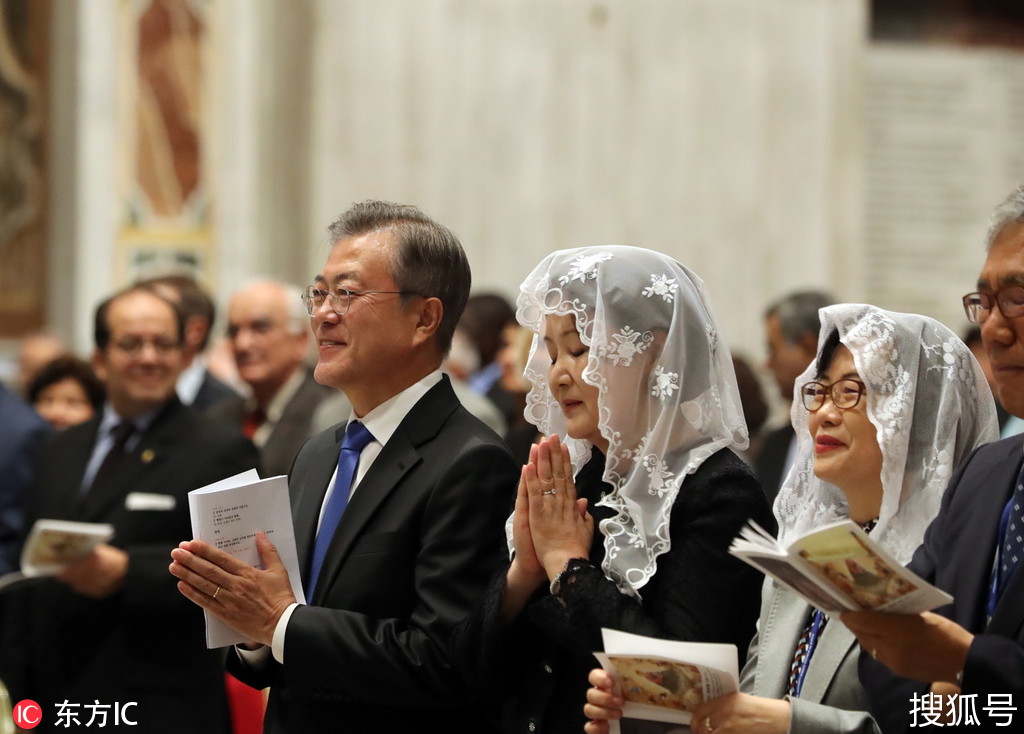 1/ 12 当地时间2018年10月17日,梵蒂冈,正在欧洲巡访的韩国总统