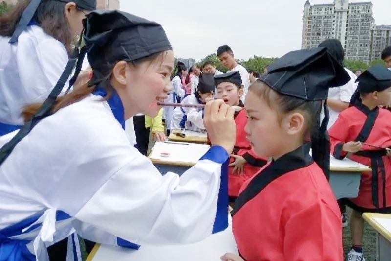 第四季少年演说家走进南师附小—为你带来不一样的新生开笔礼!