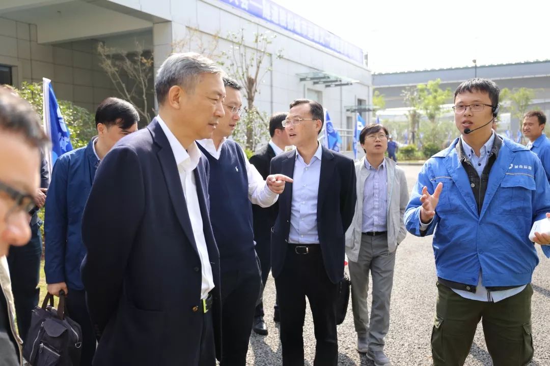 10月17日上午,杭州市副市长缪承潮带队巡视指导文一路项目建设,对文一