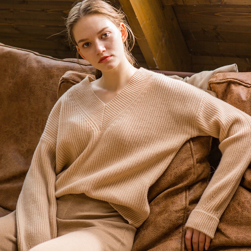 40岁女人注意，穿“毛衣”要避开3个禁忌，才能温暖不显胖！