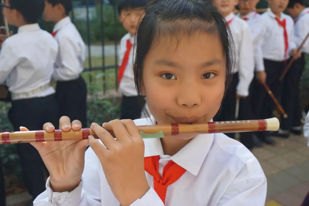 "诗意秋风,笛声悠悠"——凤凰岛小学五年级1班学生参加青岛市第二十八