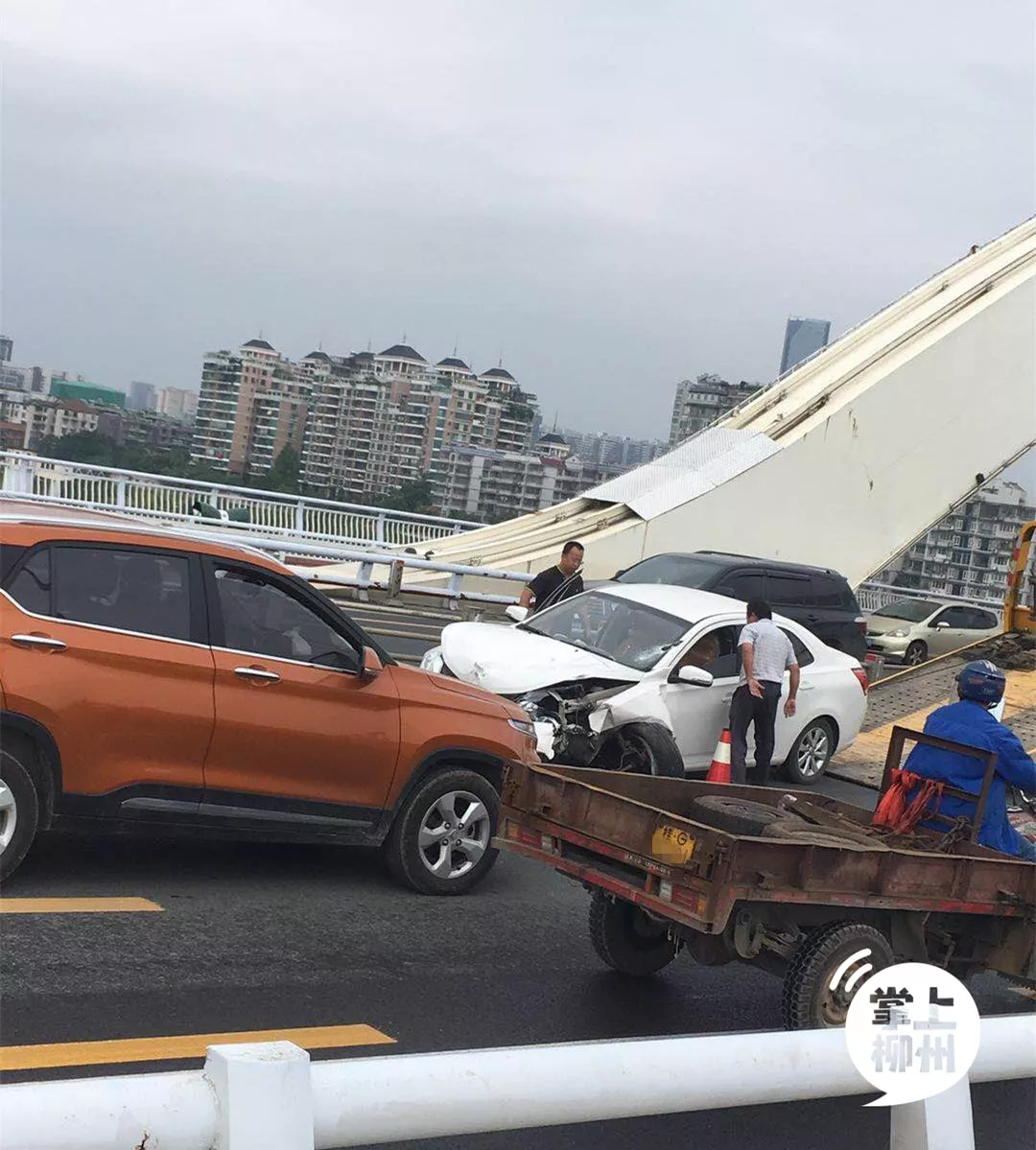 上居然闭着眼睛开了20秒最后导致客车追尾货车发生车祸造成1人死亡,多