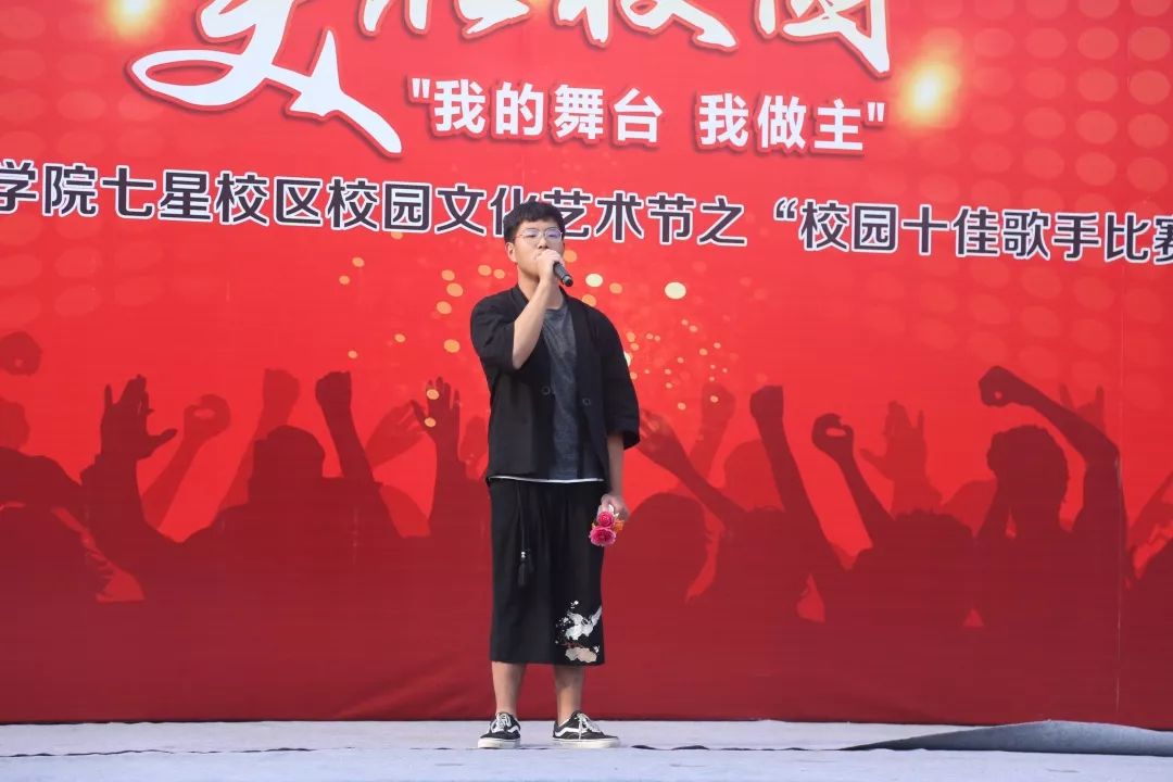 全《路 表演者:路人乙(组合《小背篓 表演者:张海悦《豆花之歌》