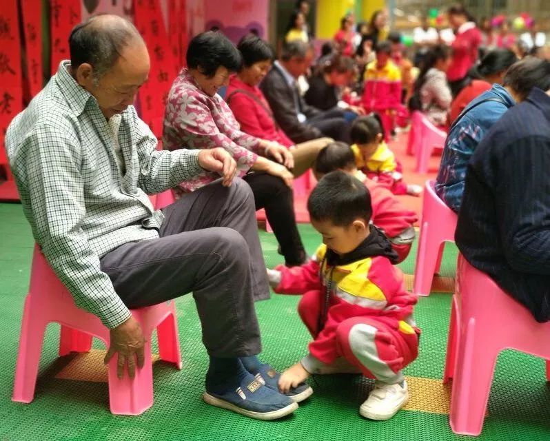 九九重阳节 浓浓敬老情—佛冈县建设路幼儿园开展重阳敬老庆祝活动