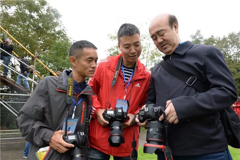 玉屏摄影师当选中国新闻摄影学会理事_胡攀学