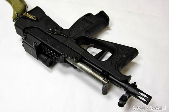 1/ 12 俄罗斯pp-2000冲锋枪:pp-2000的外形非常新奇有趣,其外观设计