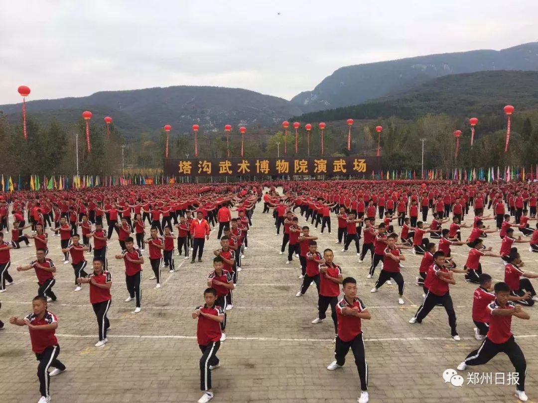 第十二届郑州国际少林武术节震撼开幕点击共赏65国武林高手风采