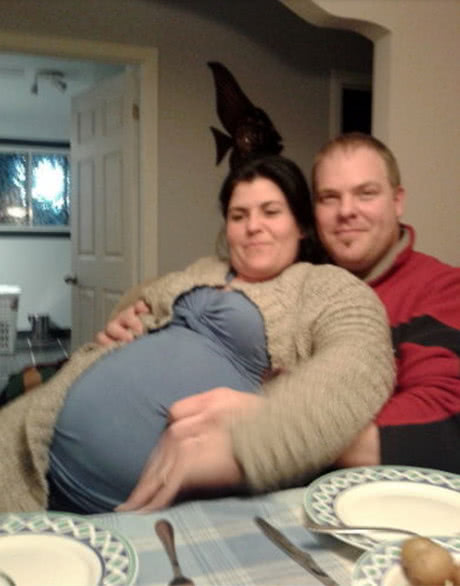 女友说自己怀了5胞胎,男子看着肚子变大,临产入院:没怀孕!