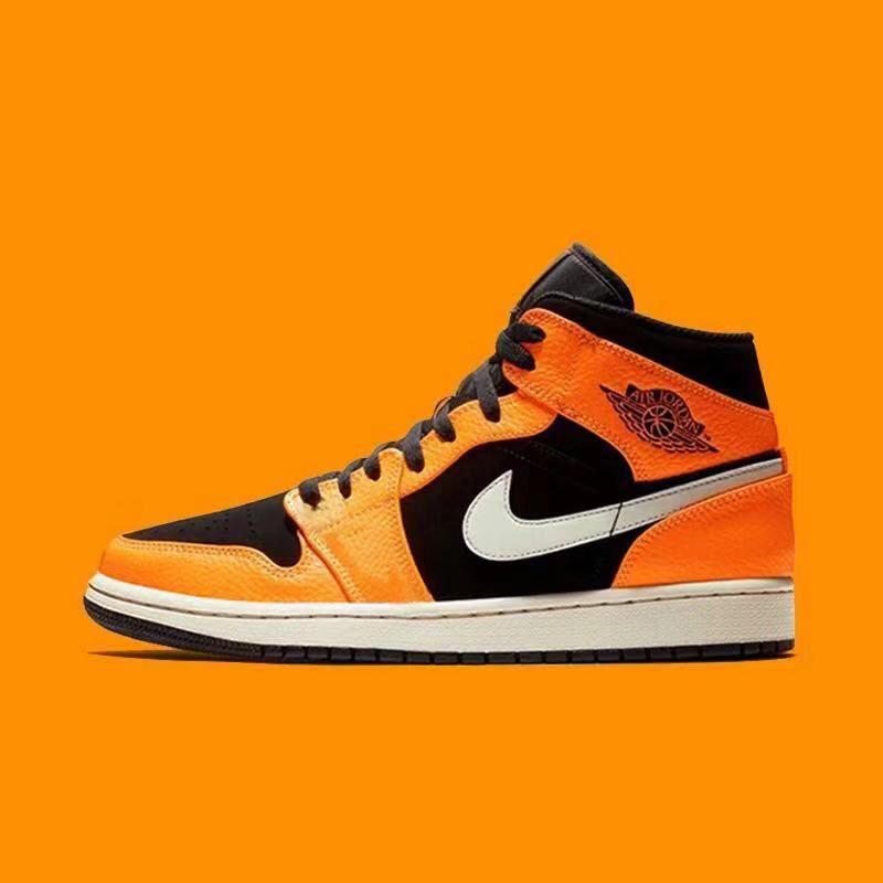 上午10点 万达广场一楼滔博运动 air jordan 1 橙色款是根据当年球衣