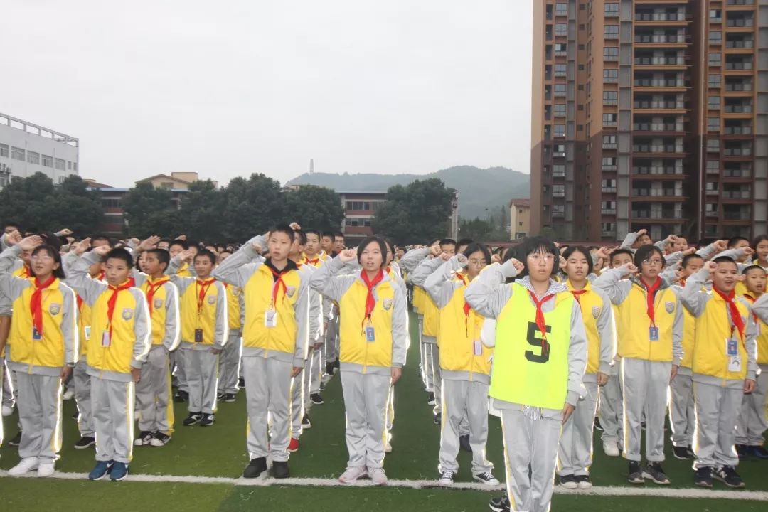 泸州市泸县二中外国语实验学校初中少先队建队仪式