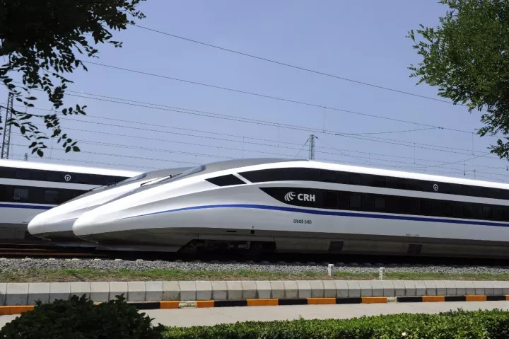 1km/h 2010年12月3日,crh380al高速动车组在京沪高铁先导段创下时速
