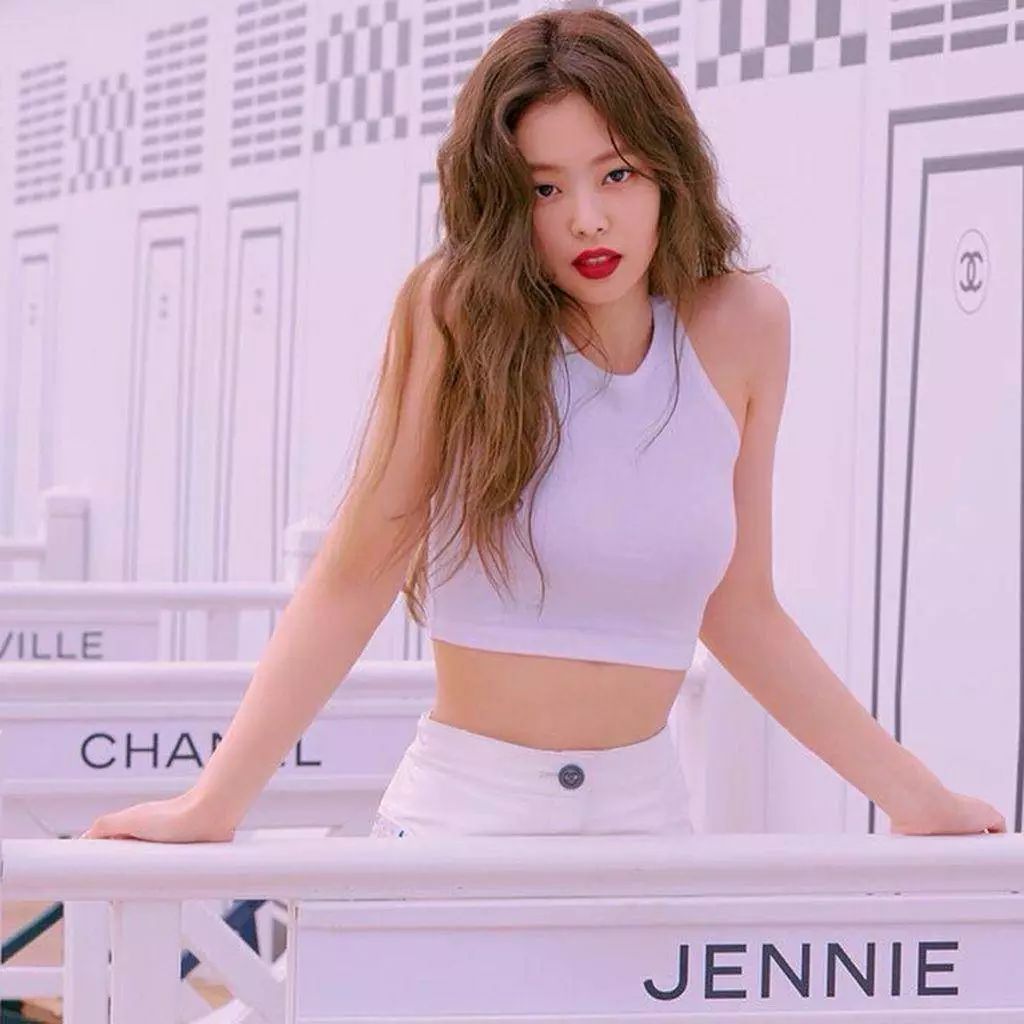 身材好到爆炸的jennie,可是非常重视胸部保养的人~ 这些人表面光鲜