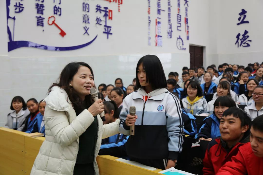 胡展航校长为当地校级领导作专题讲座本次教研活动由番禺中学党总支