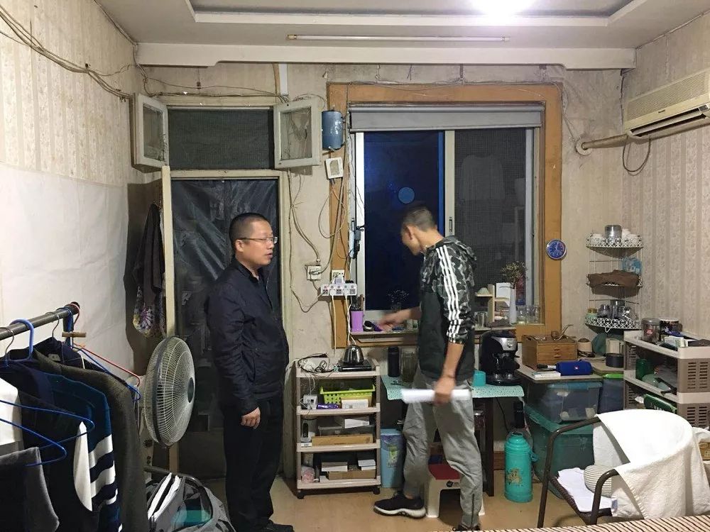 瑞安市委常委施巨耀开展消防安全夜查