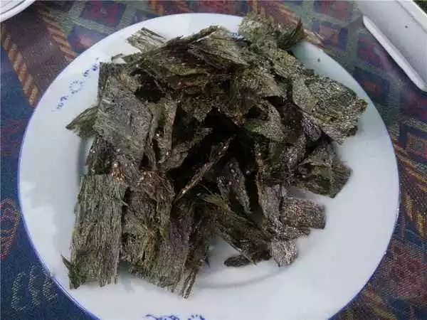 大队长就从接受度较高的"美食"开始吧 油炸青苔是 傣族传统小吃 食材