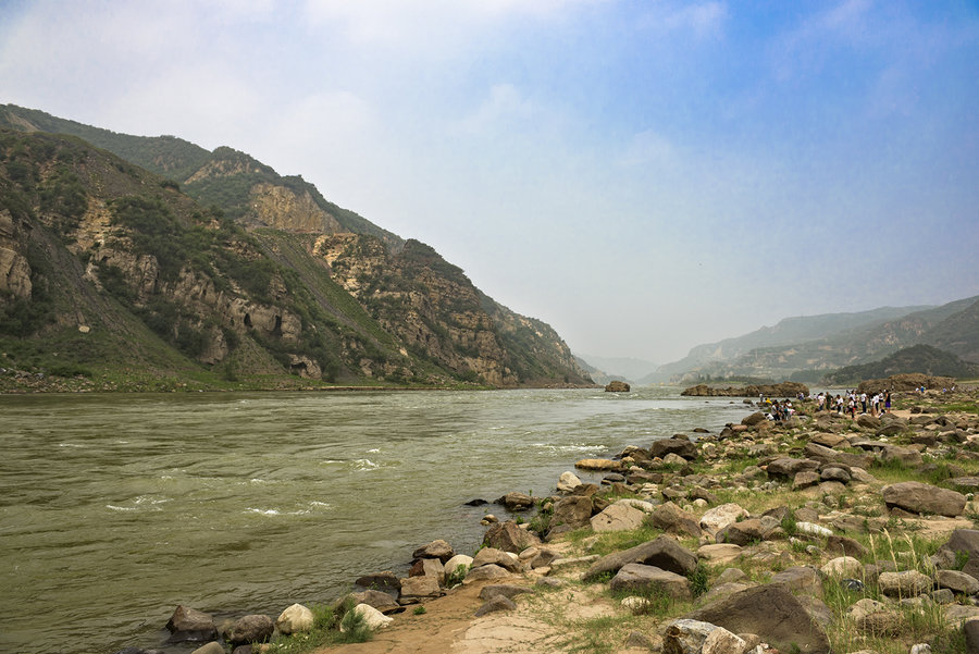 白河潺潺,黑河漂漂;漓河漫漫,洮河淙淙;湟河澹澹,厉河悠悠;清河荡荡