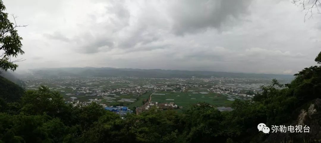 锦屏山拜弥勒大佛,4a景区湖泉生态园泛舟游湖,红河水乡看水舞秀