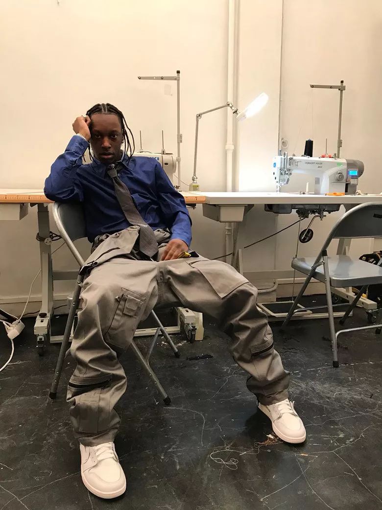 此次他带着包括 travis scott 等人多次上身的经典海绵宝宝款在内的