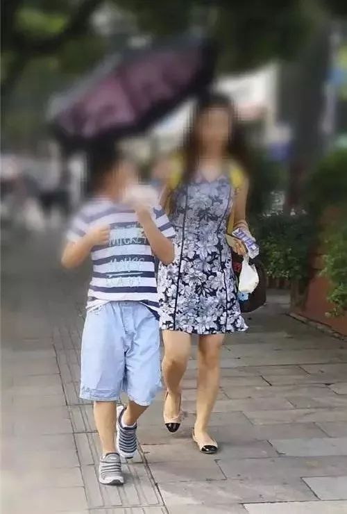 家长该不该替孩子背书包？您家孩子的书包有多重？与海滨、郭玥互动交流吧