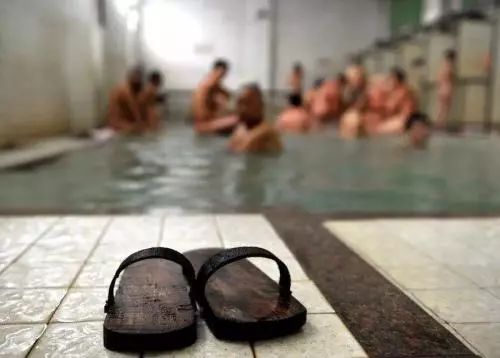 镇江新区的澡堂里,不仅有裸体还有我的童年.