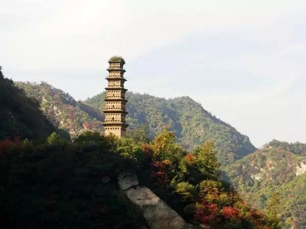 西安出发向南走西万路到达环山旅游路,然后向西行不远就到了户县境内