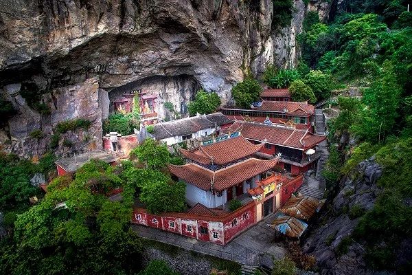 碧岩寺碧岩寺依洞建筑.