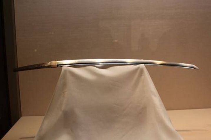 总说日本武士刀源自唐刀,那为何唐刀是直刃而日本刀是
