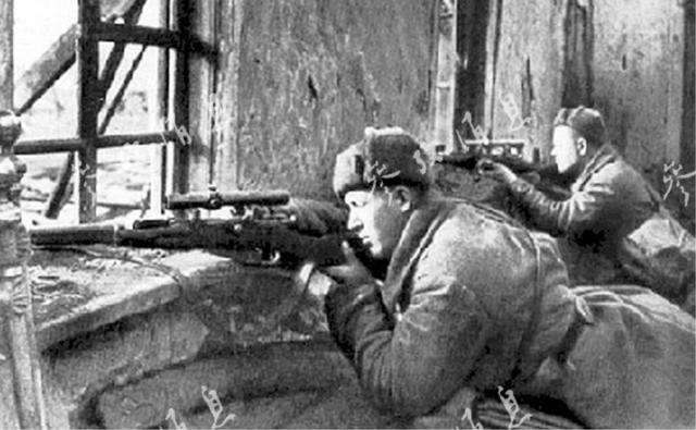 二战时苏联最传奇的狙击手,干掉了德军狙击校长,还被拍成了电影