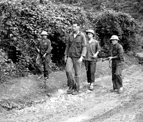 美国借口军舰在北部湾越南沿海遭到北越海军攻击,即所谓"北部湾事件"