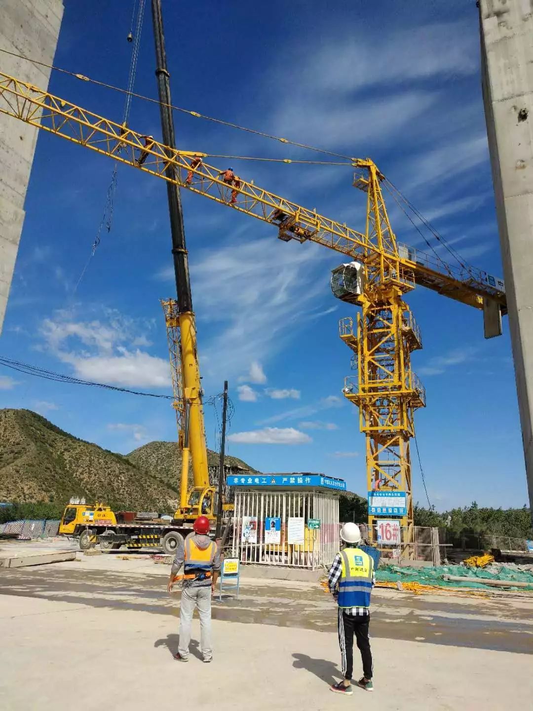 【看工地】石门特大桥项目42台大型垂直运输设备安全拆除!