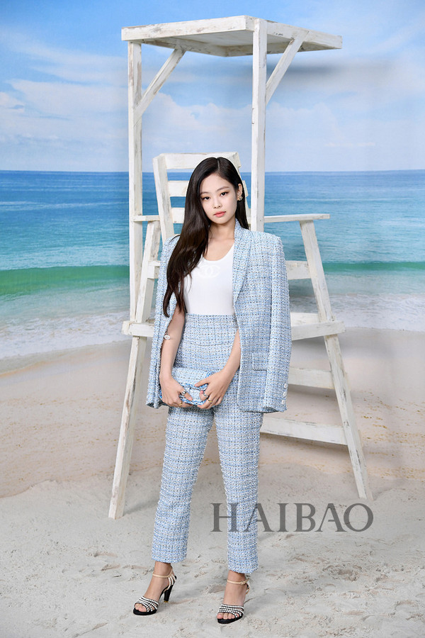 blackpink组合成员jennie现身2019春夏巴黎时装周香奈儿 (chanel)