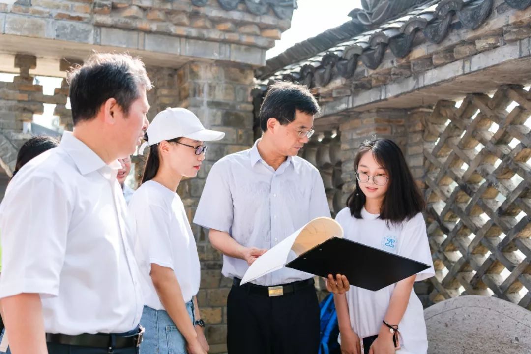 校党委书记蔡袁强看望慰问学生暑期社会实践团队