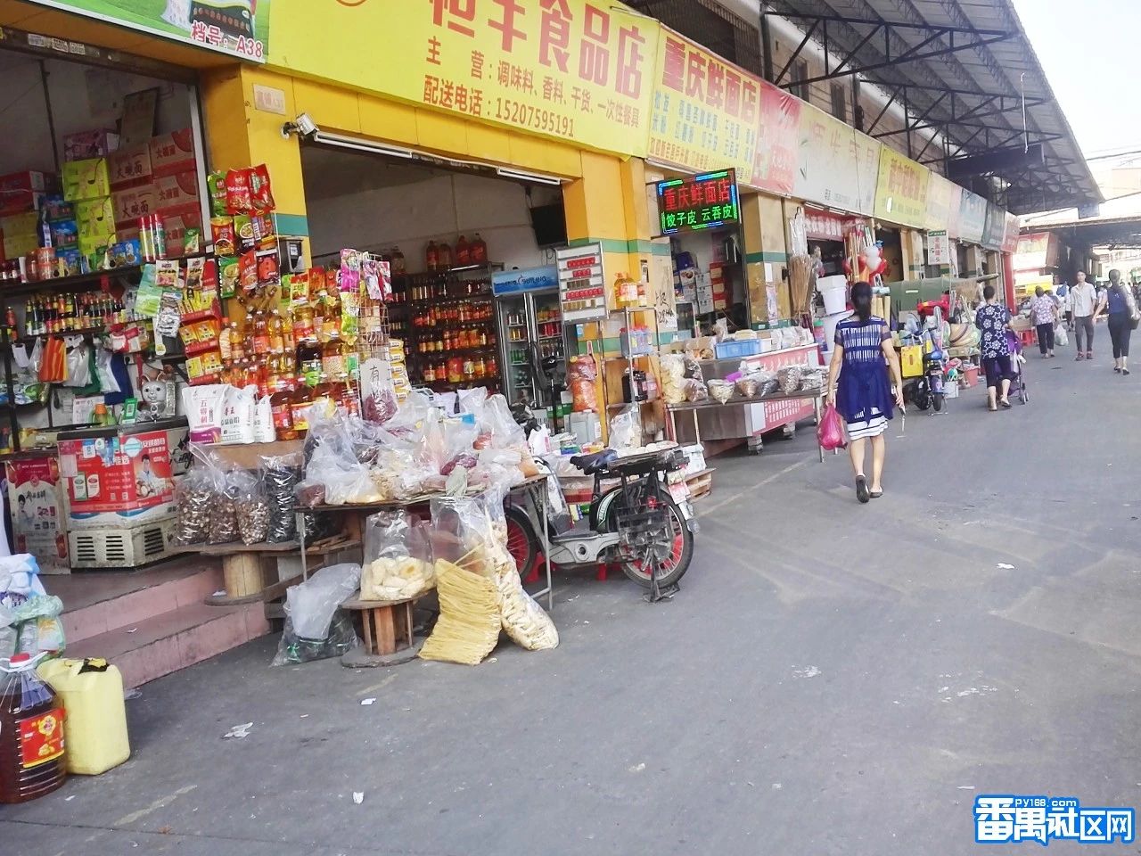 我最怕就是谢村市场那股鸡鸭鹅的屎臭味 但是为了家人能吃上美味佳肴