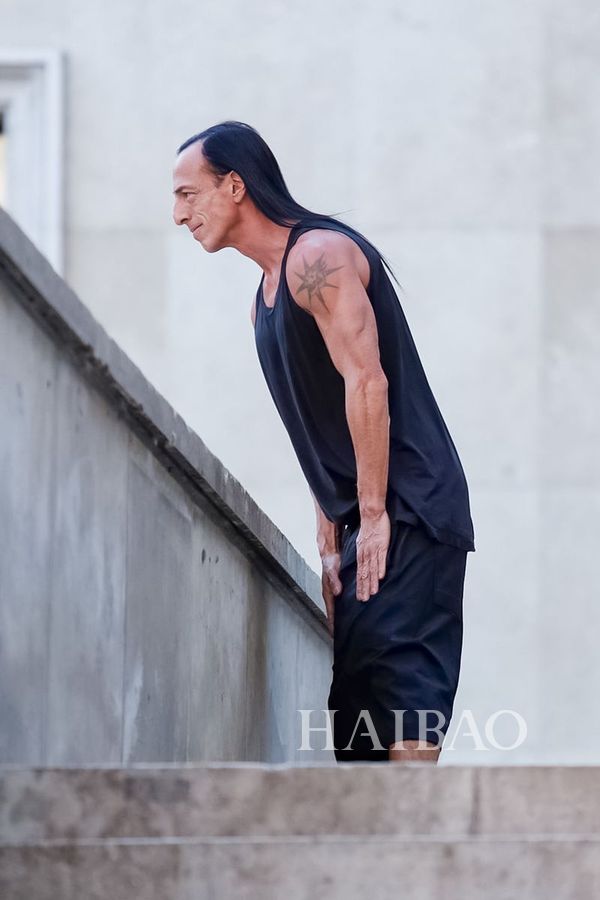 瑞克·欧文斯 (rick owens) 2019春夏女装秀,海报带你回顾巴黎时装周!