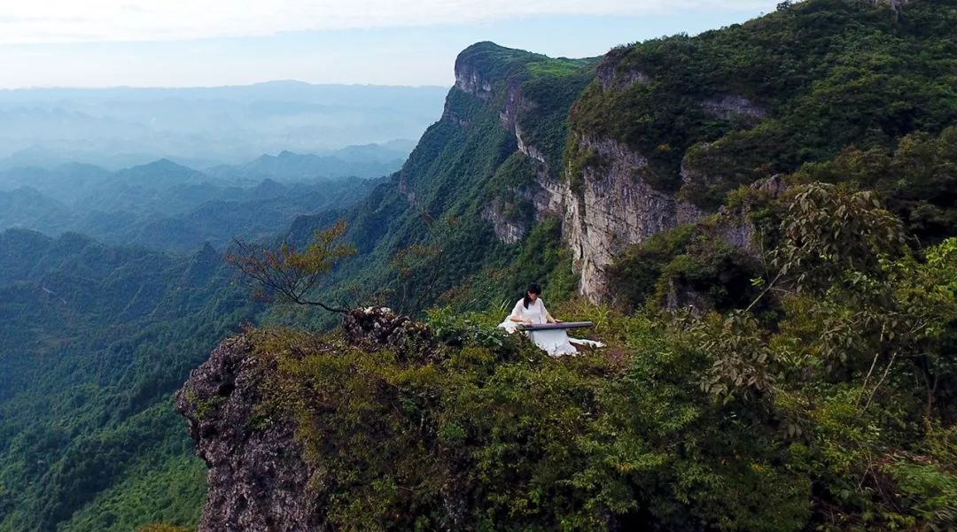 湘西龙山:在云海中航行的八面山!