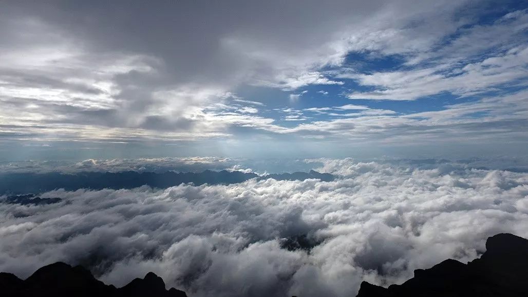 湘西龙山:在云海中航行的八面山!