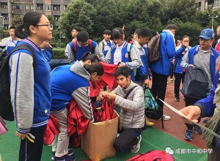 用青春奔跑 以激情拼搏 成都市中和中学参加高新区第14届中小学生运动