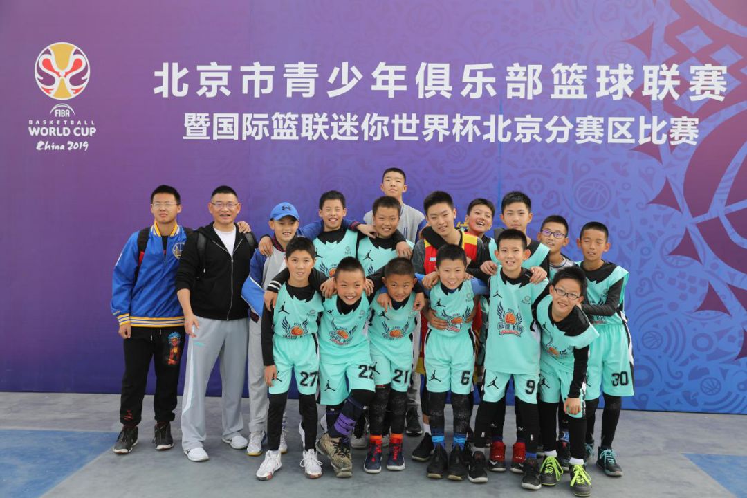 翠微小学男篮勇夺北京市青少年俱乐部篮球联赛u12总冠军