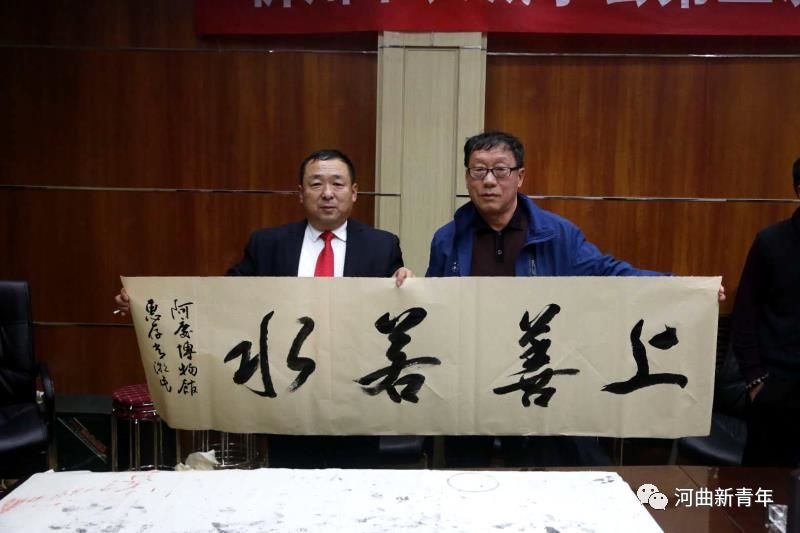 河曲县政协主席丁二明,忻州市长城学会河曲分会会长乔生文陪同参观