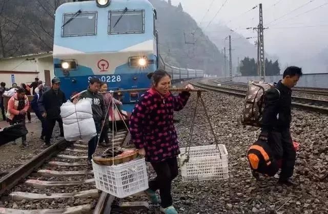 湘西最慢绿皮火车20多年没涨价,最低票价1块钱