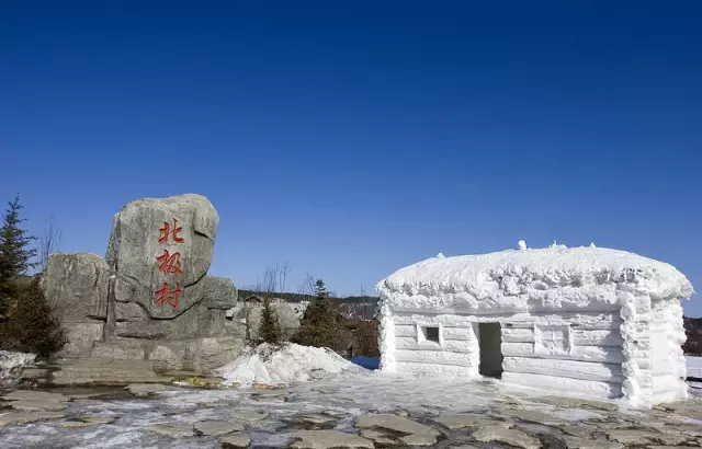 北极村凭借中国最北,神奇天象,极地冰雪等国内独特的资源景观,与三亚