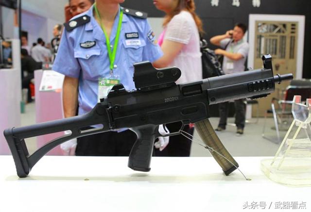 军事丨国产最新型冲锋枪,这种独特的搭配,颇有中西合璧的感觉
