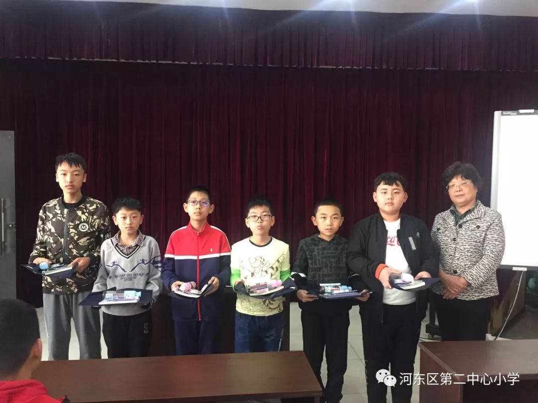 意志决定成败汗水创造佳绩记河东区第二中心小学六年级学生表彰会