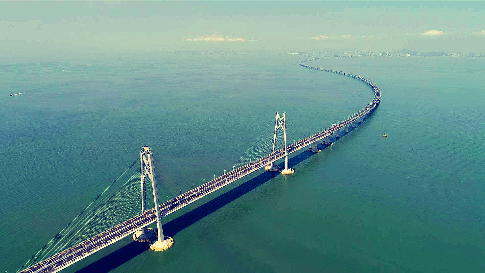 港珠澳大桥是怎么连接珠海澳门香港三地的?简