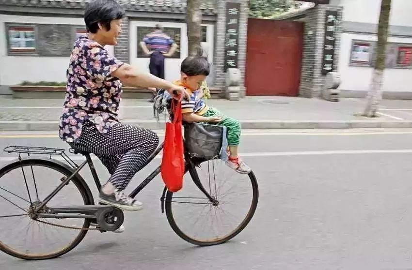 在鹿泉成长起来的小孩儿,你在自行车上bie过脚吗?